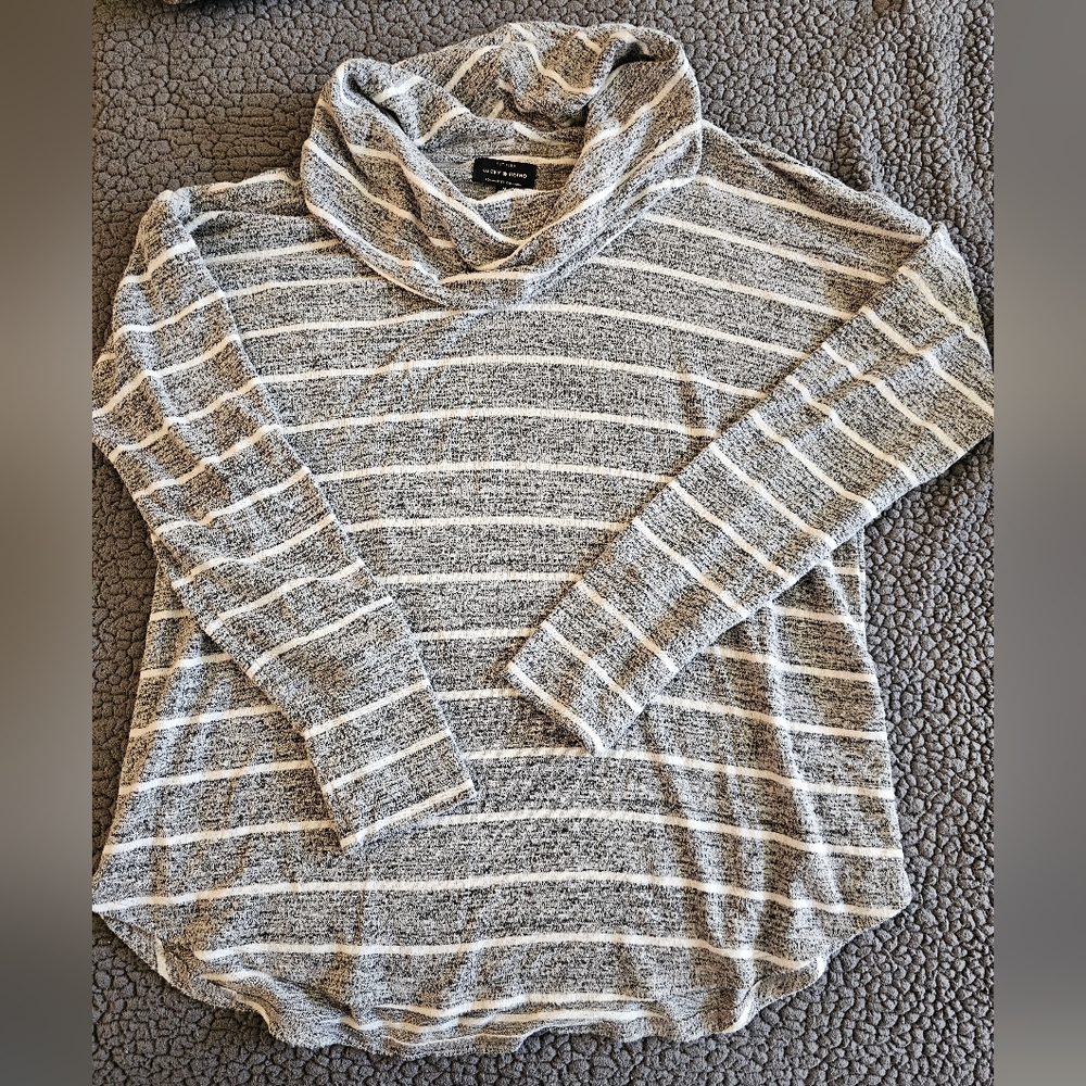 Lucky Brand cowl neck sweater gray with white stripes size medium
